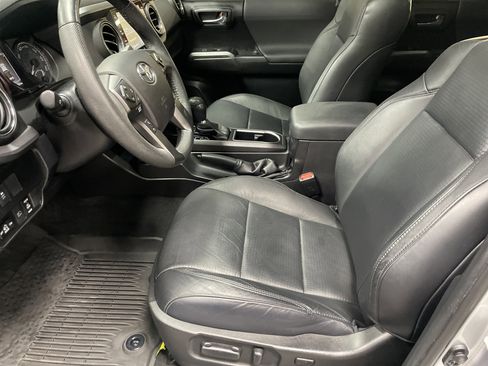 Used 2021 Toyota Tacoma TRD Off-Road w/ TRD Premium Off Road Package image 13