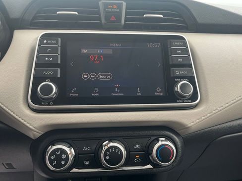 Used 2021 Nissan Versa SV image 12