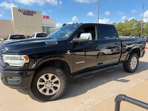 Used 2022 RAM 2500 Laramie AWD/4WD image 2