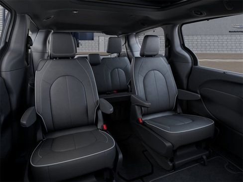 New 2026 Chrysler Pacifica Limited w/ S Appearance Package FWD image 15