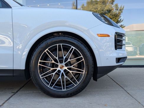 Certified 2026 Porsche Cayenne AWD/4WD image 11