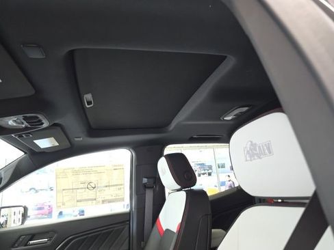New 2024 GMC Canyon AT4X w/ AT4X AEV Edition AWD/4WD image 21