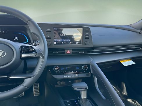 Used 2025 Hyundai Elantra Sport image 19