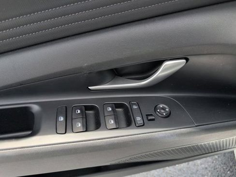 Used 2025 Hyundai Elantra SEL FWD image 13