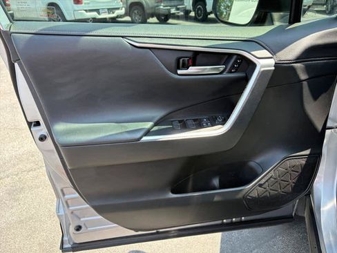 Used 2022 Toyota RAV4 Limited FWD image 20