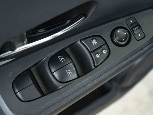 Used 2023 Nissan Kicks SR w/ SR Premium Package FWD image 34