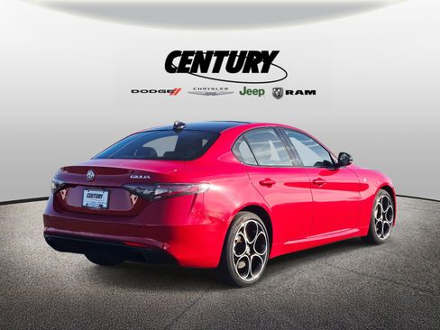 Used 2024 Alfa Romeo Giulia Ti image 4