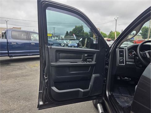 Used 2017 RAM 2500 Tradesman w/ Chrome Appearance Group RWD image 29