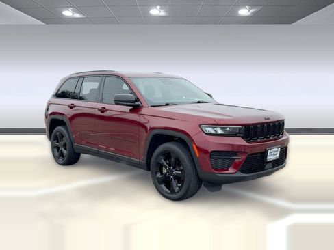 Used 2023 Jeep Grand Cherokee Altitude image 7