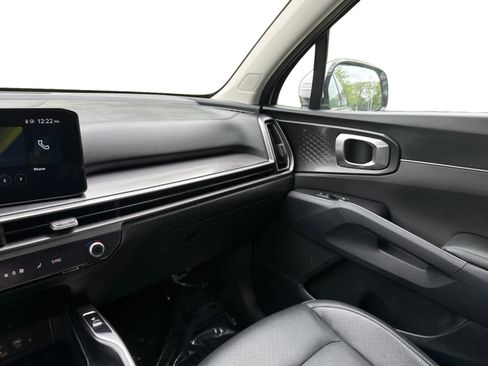 Used 2025 Kia Sorento S FWD image 19