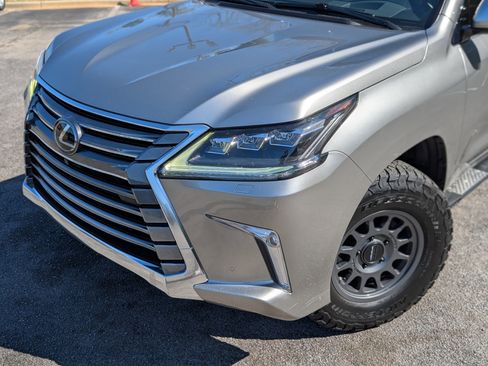 Used 2017 Lexus LX 570 4WD w/ Luxury Package image 13
