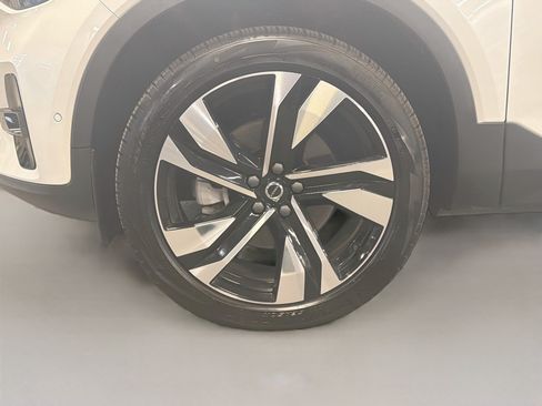 Used 2025 Volvo XC40 B5 Plus AWD/4WD image 11