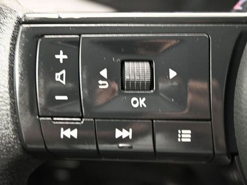 Used 2025 Nissan Kicks SV image 17