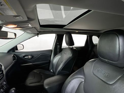 Used 2019 Jeep Cherokee Limited image 22