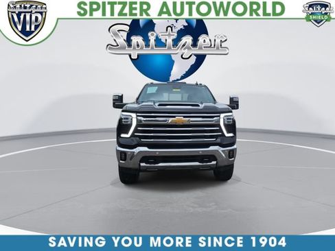 Used 2024 Chevrolet Silverado 2500 LTZ w/ LTZ Premium Package AWD/4WD image 3