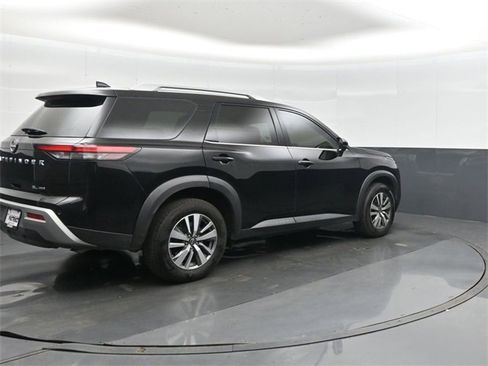 Used 2023 Nissan Pathfinder SL image 3