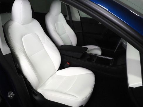 Used 2025 Tesla Model Y Long Range image 2