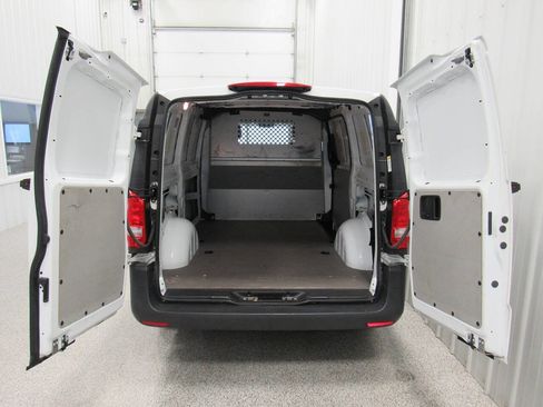 Used 2022 Mercedes-Benz Metris image 15