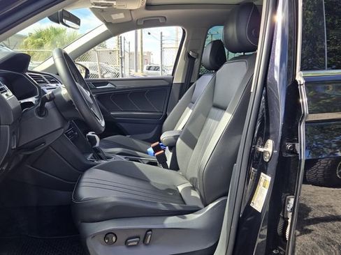Certified 2024 Volkswagen Tiguan SE w/ Panoramic Sunroof Package FWD image 11