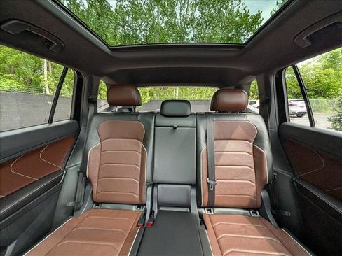 Certified 2024 Volkswagen Tiguan SEL R-Line w/ MDO Package, Two-Row AWD/4WD image 17