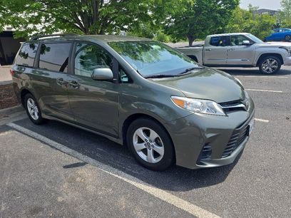 Used 2018 Toyota Sienna LE w/ Carpet Mat Package