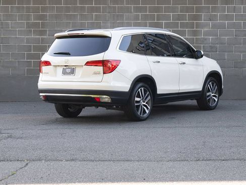 Used 2017 Honda Pilot Elite image 3