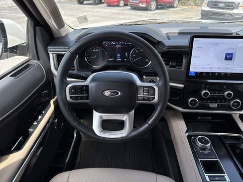 Certified 2024 Ford Expedition XLT image 25