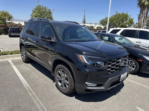 Used 2025 Honda Passport TrailSport image 1
