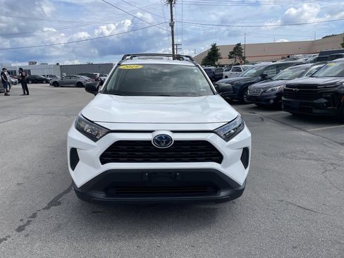 Used 2019 Toyota RAV4 LE w/ Carpet Mat Package AWD/4WD image 5