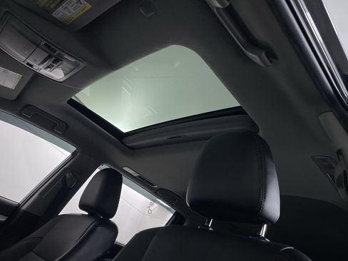Used 2019 Toyota Highlander XLE AWD/4WD image 19
