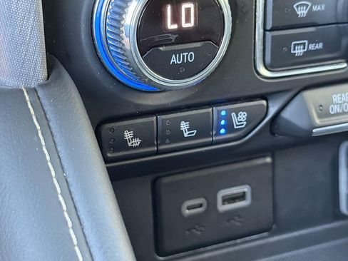Used 2024 GMC Yukon SLT AWD/4WD image 17