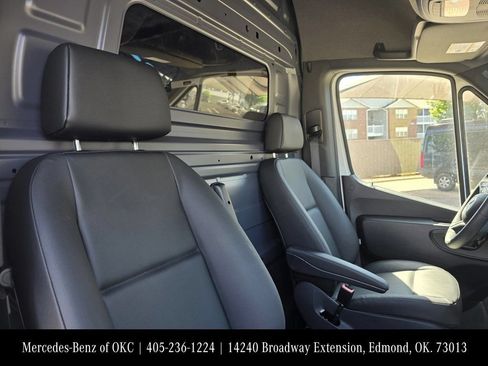 Used 2025 Mercedes-Benz Sprinter 2500 image 9