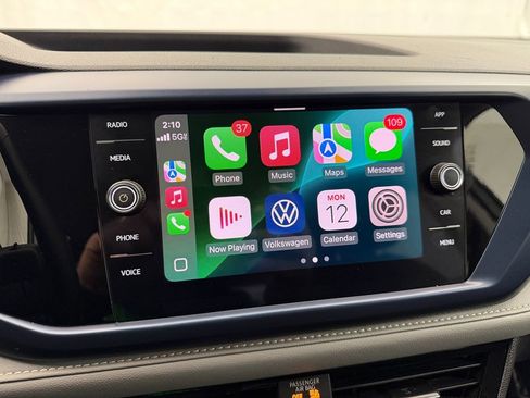 Used 2024 Volkswagen Taos SE image 19