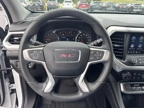 Used 2023 GMC Acadia SLE w/ Driver Convenience Package FWD image 9