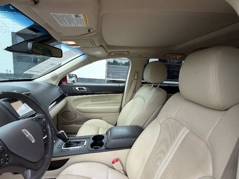 Used 2019 Lincoln MKT AWD image 20