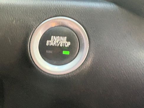 Used 2023 GMC Terrain SLE w/ Driver Convenience Package image 28