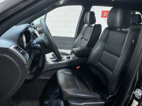 Used 2019 Jeep Grand Cherokee Limited AWD/4WD image 11