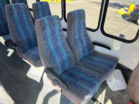 Used 2006 Ford E-350 and Econoline 350 Super Duty image 39