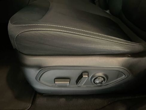 Used 2023 Jeep Grand Cherokee L Laredo image 12