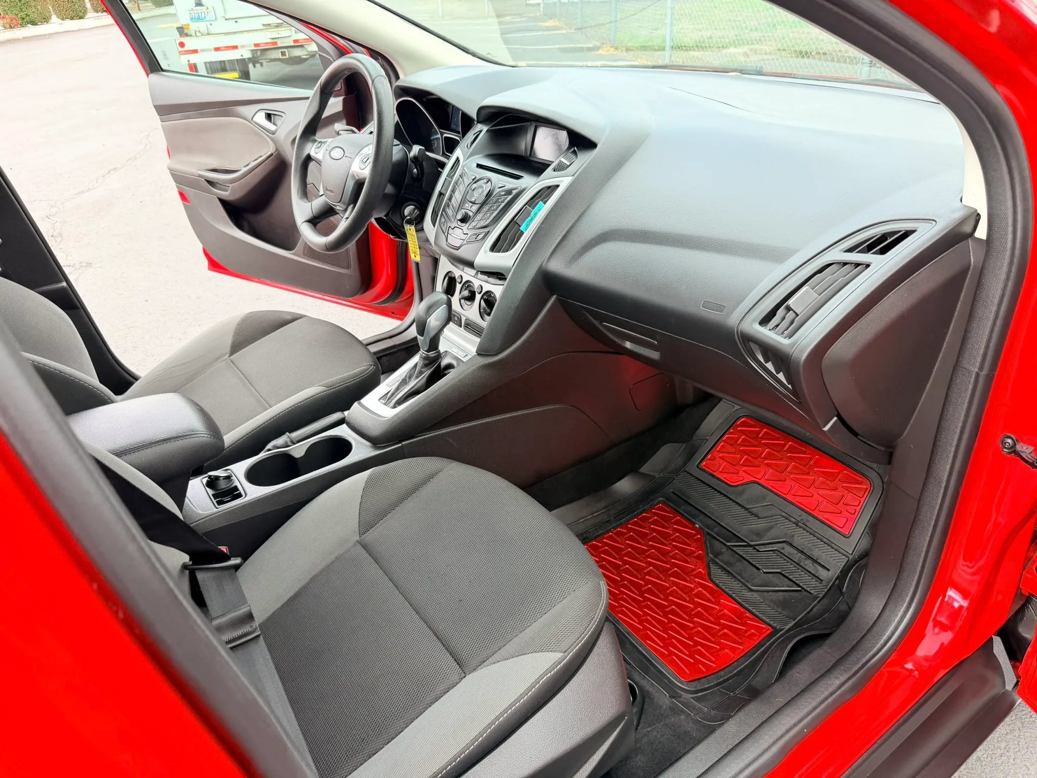 Used 2014 Ford Focus SE FWD image 11