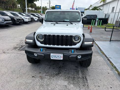 Used 2024 Jeep Wrangler Unlimited w/ Dual Top Group AWD/4WD image 2