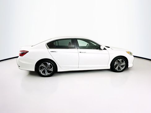 Used 2017 Honda Accord Sport image 10