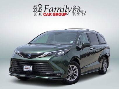 Used 2025 Toyota Sienna XLE