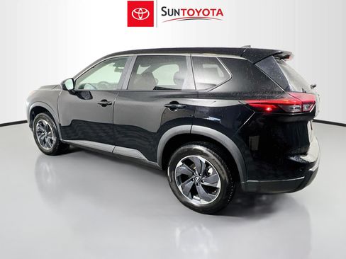 Used 2025 Nissan Rogue SV FWD image 6
