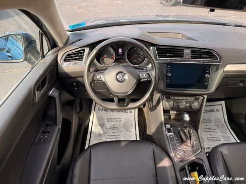 Used 2020 Volkswagen Tiguan SE w/ Panoramic Sunroof Package image 21