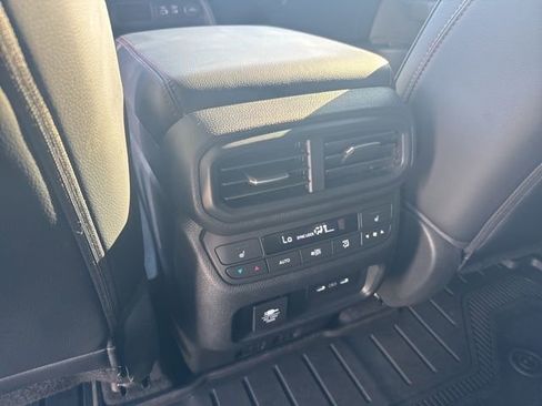 Used 2025 Honda Pilot Black Edition image 34