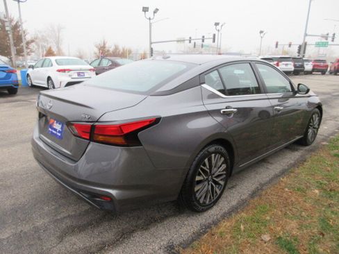 Used 2024 Nissan Altima 2.5 SV image 5