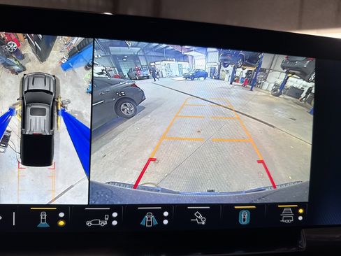 Used 2023 Chevrolet Silverado 1500 High Country w/ High Country Premium Package image 17