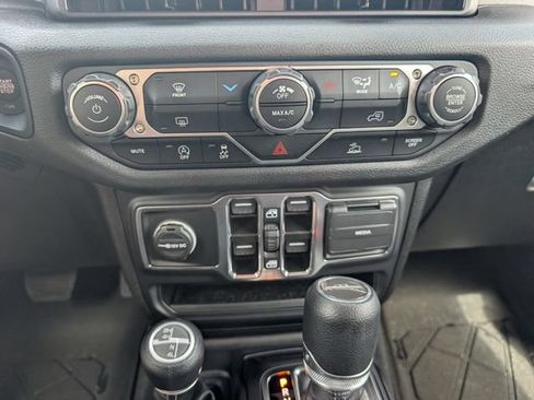 Used 2025 Jeep Gladiator Sport AWD/4WD image 17