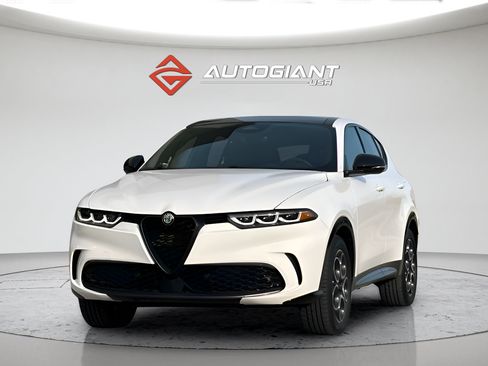 Used 2025 Alfa Romeo Tonale w/ Premium Package AWD/4WD image 5